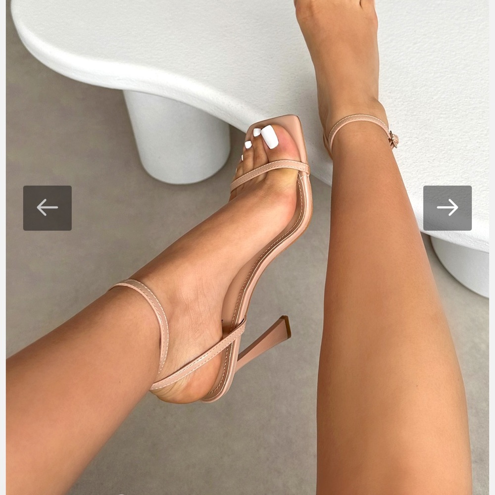 Elegant Nude “APPLE NUDE PATENT FLARED HEELED SANDALS”